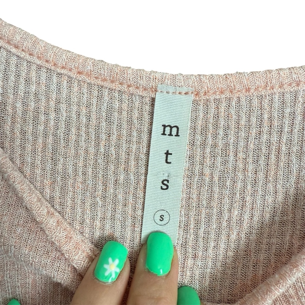 Women's‎ Pink Ruffle Top - Picture 4 of 4
